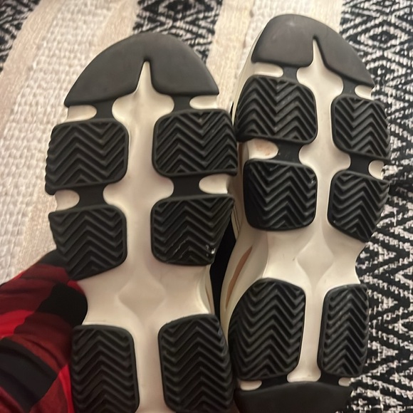 “NEW” - Steve Madden Sneakers- W8 - Picture 6 of 6